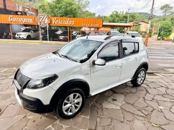 RENAULT SANDERO 1.6 STEPWAY 16V FLEX 4P AUTOMÁTICO