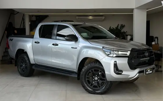 TOYOTA HILUX 2.8 D-4D TURBO DIESEL CD SRX 4X4 AUTOMÁTICO