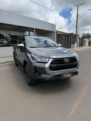 TOYOTA HILUX 2.8 D-4D TURBO DIESEL CD SRX 4X4 AUTOMÁTICO