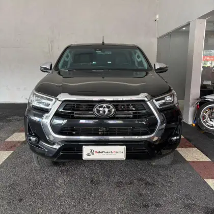 TOYOTA HILUX 2.8 D-4D TURBO DIESEL CD SRX 4X4 AUTOMÁTICO