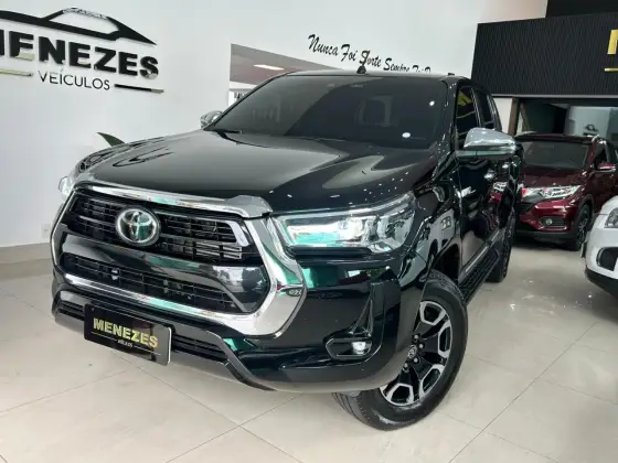 TOYOTA HILUX 2.8 D-4D TURBO DIESEL CD SRX 4X4 AUTOMÁTICO