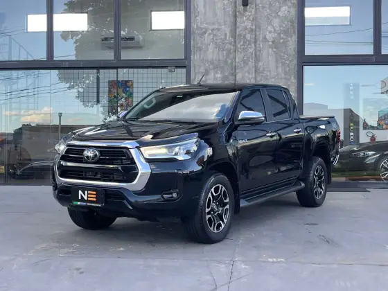 TOYOTA HILUX 2.8 D-4D TURBO DIESEL CD SRX 4X4 AUTOMÁTICO