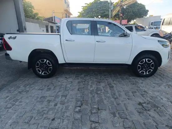 TOYOTA-HILUX-2019