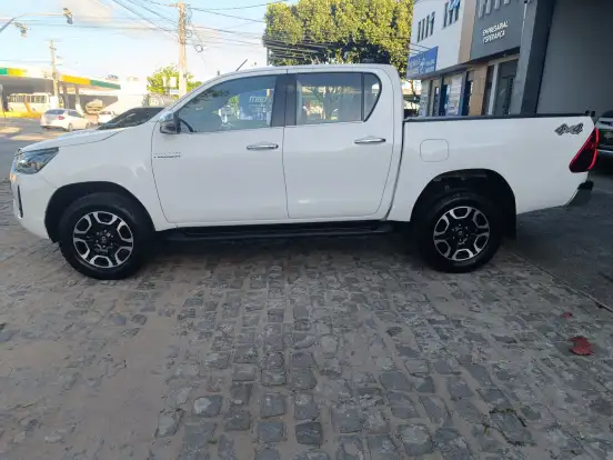 TOYOTA-HILUX-2019