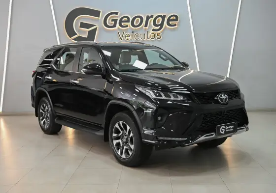 TOYOTA HILUX SW4 2.8 D-4D TURBO DIESEL DIAMOND 7L 4X4 AUTOMÁTICO