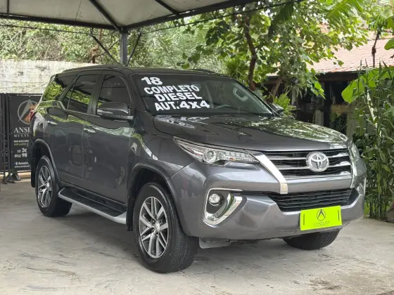 TOYOTA HILUX SW4 2.8 SRX 4X4 7 LUGARES 16V TURBO INTERCOOLER DIESEL 4P AUTOMÁTICO