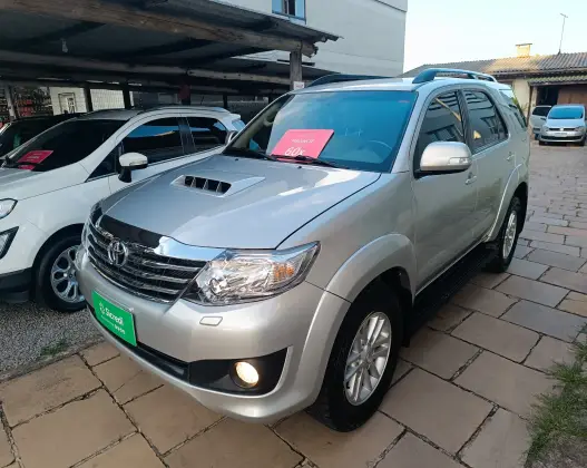 TOYOTA HILUX SW4 3.0 SRV 4X4 7 LUGARES 16V TURBO INTERCOOLER DIESEL 4P AUTOMÁTICO