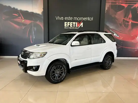 TOYOTA HILUX SW4 3.0 SRV 4X4 7 LUGARES 16V TURBO INTERCOOLER DIESEL 4P AUTOMÁTICO