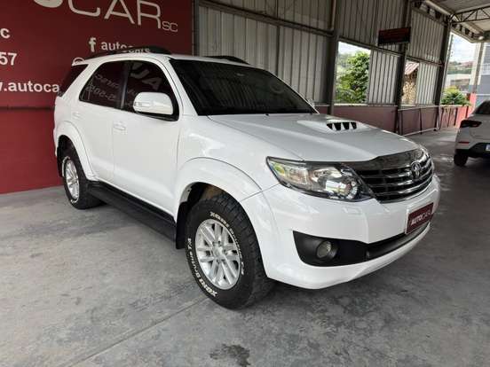 TOYOTA-HILUX SW4-2014