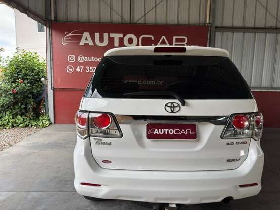 TOYOTA-HILUX SW4-2014