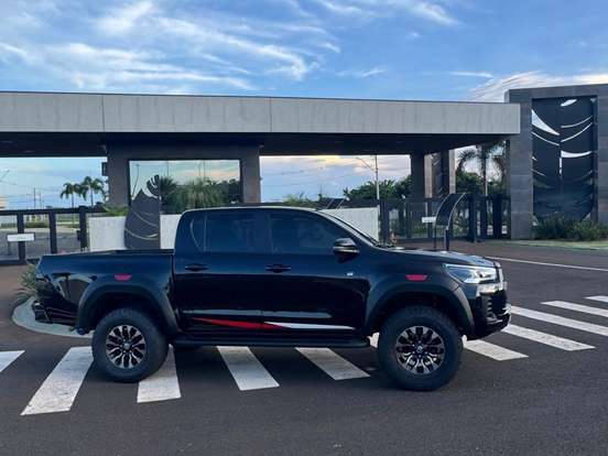 TOYOTA-HILUX-2.8 D-4D TURBO DIESEL CD GR-S 4X4 AUTOMÁTICO TOYOTA-HILUX-2022
