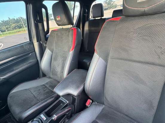 TOYOTA-HILUX-2.8 D-4D TURBO DIESEL CD GR-S 4X4 AUTOMÁTICO TOYOTA-HILUX-2022