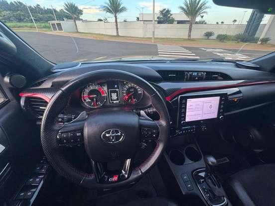 TOYOTA-HILUX-2022