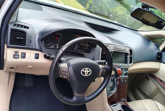TOYOTA-VENZA-2011