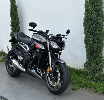 TRIUMPH STREET TRIPLE 765 RS 