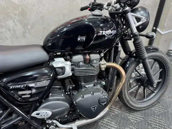 TRIUMPH STREET TWIN 