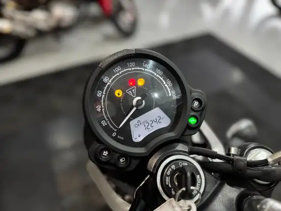TRIUMPH-STREET TWIN TRIUMPH-STREET TWIN-2022