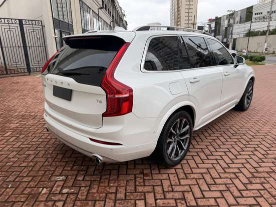 VOLVO-XC90-2018