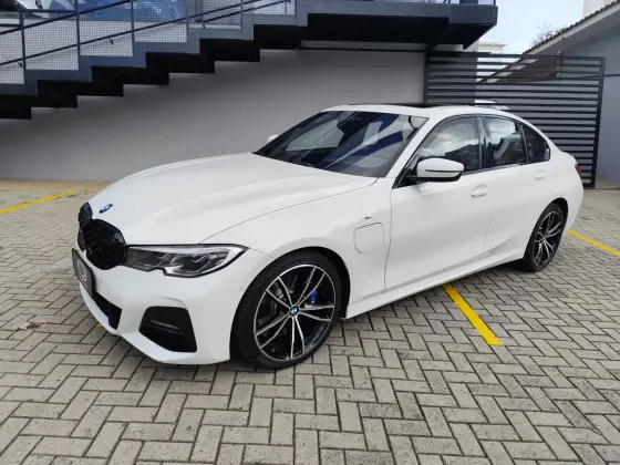 BMW 330e 2.0 16V TURBO HÍBRIDO M SPORT AUTOMÁTICO