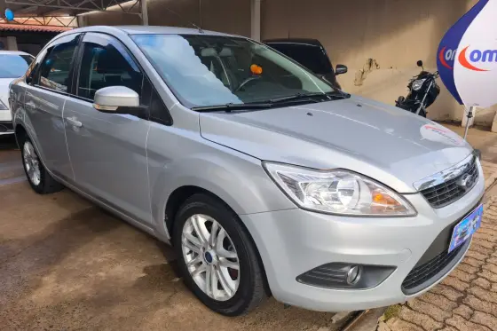 FORD FOCUS 1.6 GL SEDAN 16V FLEX 4P MANUAL
