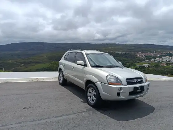 HYUNDAI TUCSON 2.0 MPFI GLS 16V 143CV 2WD FLEX 4P AUTOMÁTICO HYUNDAI TUCSON 2.0 MPFI GLS 16V 143CV 2WD FLEX 4P AUTOMÁTICO