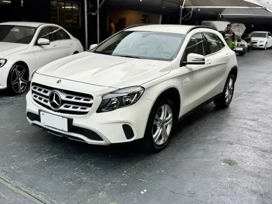 MERCEDES-BENZ GLA 200 1.6 CGI FLEX STYLE 7G-DCT