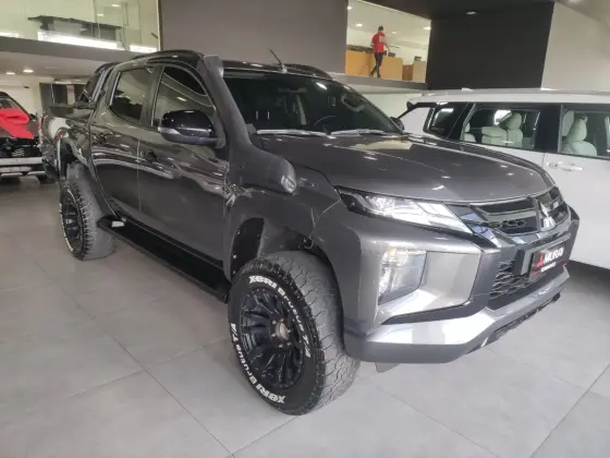 MITSUBISHI L200 TRITON 2.4 16V TURBO DIESEL SPORT HPE CD 4P 4X4 AUTOMÁTICO