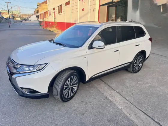 MITSUBISHI OUTLANDER 3.0 MIVEC V6 GASOLINA HPE-S AWD AUTOMÁTICO