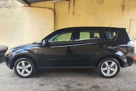 MITSUBISHI-OUTLANDER-2007