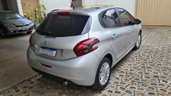 PEUGEOT-208-2016