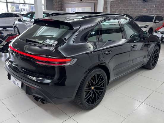 PORSCHE-MACAN-2022
