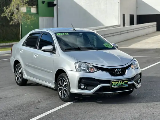 TOYOTA ETIOS 1.5 PLATINUM SEDAN 16V FLEX 4P AUTOMÁTICO