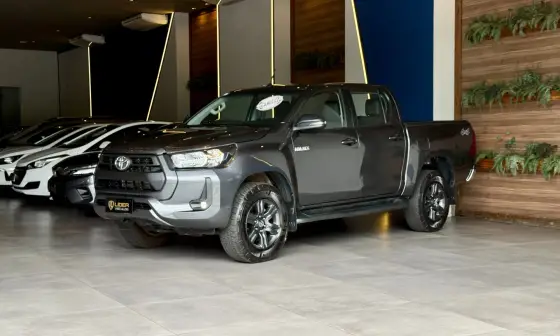 TOYOTA HILUX 2.8 D-4D TURBO DIESEL CD SR 4X4 AUTOMÁTICO