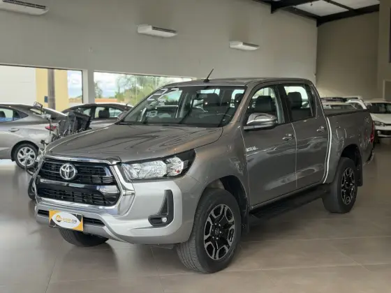 TOYOTA HILUX 2.8 D-4D TURBO DIESEL CD SRV 4X4 AUTOMÁTICO TOYOTA HILUX 2.8 D-4D TURBO DIESEL CD SRV 4X4 AUTOMÁTICO