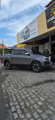 TOYOTA HILUX 2.8 D-4D TURBO DIESEL CD SRX 4X4 AUTOMÁTICO