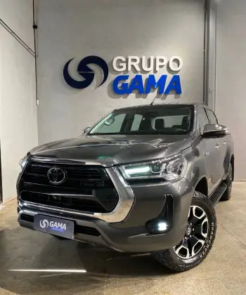 TOYOTA HILUX 2.8 D-4D TURBO DIESEL CD SRX 4X4 AUTOMÁTICO
