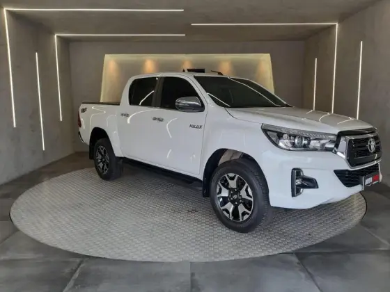 TOYOTA HILUX 2.8 SRX 4X4 CD 16V DIESEL 4P AUTOMÁTICO