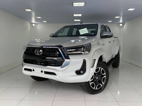 TOYOTA HILUX 2.8 D-4D TURBO DIESEL CD SRX PLUS 4X4 AUTOMÁTICO