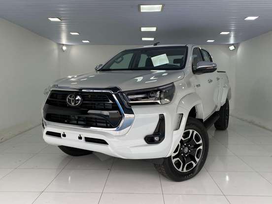 TOYOTA-HILUX-2.8 D-4D TURBO DIESEL CD SRX PLUS 4X4 AUTOMÁTICO TOYOTA-HILUX-2025