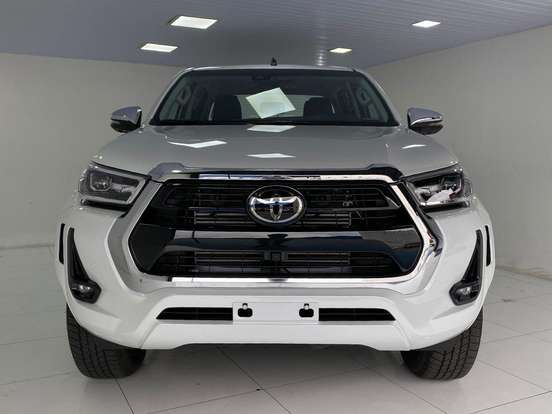 TOYOTA-HILUX-2.8 D-4D TURBO DIESEL CD SRX PLUS 4X4 AUTOMÁTICO TOYOTA-HILUX-2025