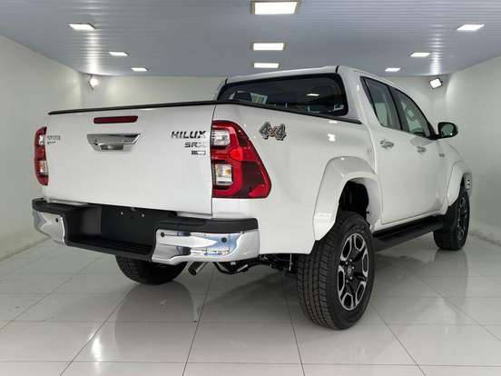 TOYOTA-HILUX-2025