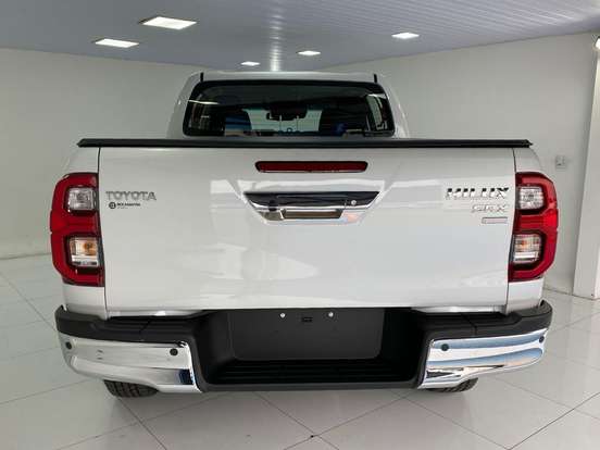 TOYOTA-HILUX-2025