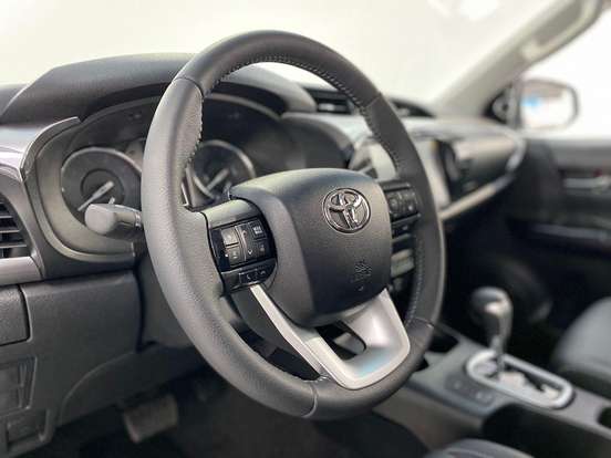 TOYOTA-HILUX-2.8 D-4D TURBO DIESEL CD SRX PLUS 4X4 AUTOMÁTICO TOYOTA-HILUX-2025
