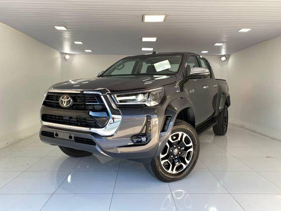 TOYOTA HILUX 2.8 D-4D TURBO DIESEL CD SRX PLUS 4X4 AUTOMÁTICO