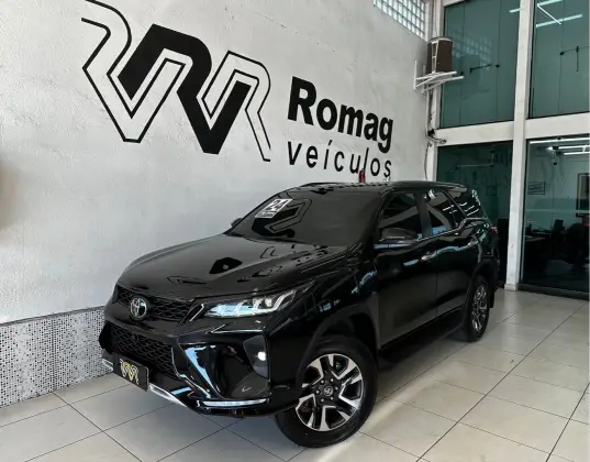 TOYOTA HILUX SW4 2.8 D-4D TURBO DIESEL DIAMOND 7L 4X4 AUTOMÁTICO