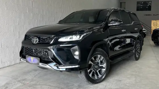 TOYOTA HILUX SW4 2.8 D-4D TURBO DIESEL DIAMOND 7L 4X4 AUTOMÁTICO TOYOTA HILUX SW4 2.8 D-4D TURBO DIESEL DIAMOND 7L 4X4 AUTOMÁTICO