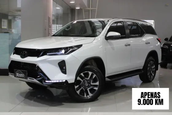 TOYOTA HILUX SW4 2.8 D-4D TURBO DIESEL SRX PLATINUM 7L 4X4 AUTOMÁTICO