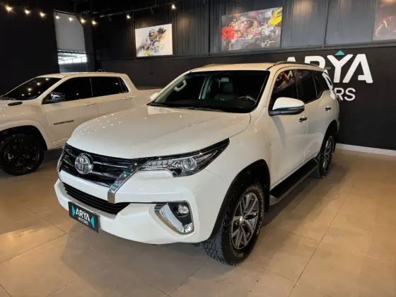 TOYOTA HILUX SW4 2.8 SRX 4X4 7 LUGARES 16V TURBO INTERCOOLER DIESEL 4P AUTOMÁTICO TOYOTA HILUX SW4 2.8 SRX 4X4 7 LUGARES 16V TURBO INTERCOOLER DIESEL 4P AUTOMÁTICO
