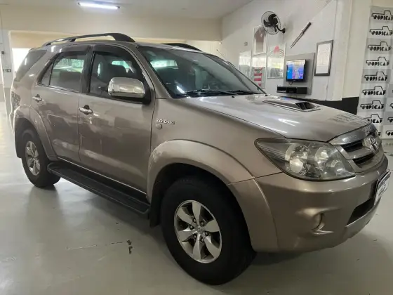 TOYOTA HILUX SW4 3.0 SRV 4X4 16V TURBO INTERCOOLER DIESEL 4P AUTOMÁTICO