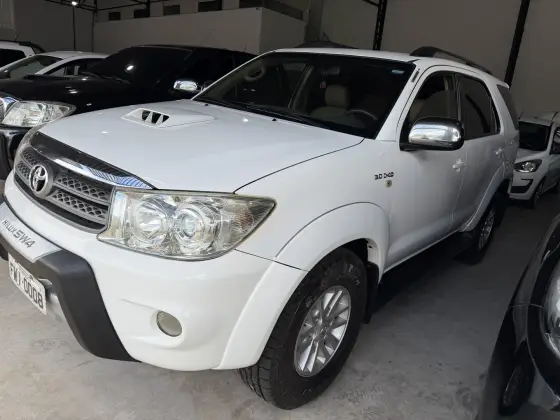 TOYOTA HILUX SW4 3.0 SRV 4X4 16V TURBO INTERCOOLER DIESEL 4P AUTOMÁTICO TOYOTA HILUX SW4 3.0 SRV 4X4 16V TURBO INTERCOOLER DIESEL 4P AUTOMÁTICO